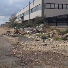 Zona industriale, "una discarica a cielo aperto"