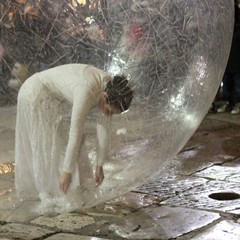 Ballerina nella "bolla"