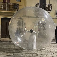 Ballerina nella "bolla"