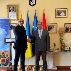 Zelensky premia limprenditore pugliese De Biase il primo italiano laico a ricevere il Golden Heart