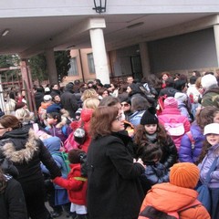 Protesta davanti alla scuola San Giovanni Bosco