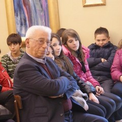 Comune e Archeoclub donano alla Chiesa "l'olio delle Mura Megalitiche"