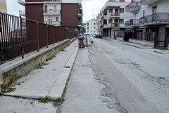 Viale Traiano: strade rattoppate e aiuole abbandonate