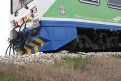 Tragedia ad Altamura, uomo si getta sotto un treno
