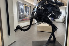 Il mondo “fuori luogo” di Angelo Accardi in mostra ad Altamura