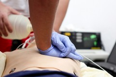 L’Istituto “Padre Pio” e l'IISS "Nervi-Galilei" ricevono in donazione un defibrillatore