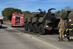 Fiamme su mezzo dell'Esercito, in salvo i militari