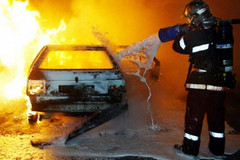 Ritorna l'incubo delle auto incendiate