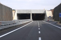 Cedimento di un traliccio, interrotta la statale 96