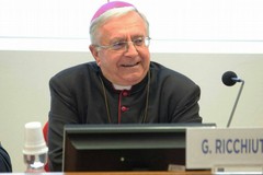 Il vescovo Ricchiuti celebra 50 anni di sacerdozio