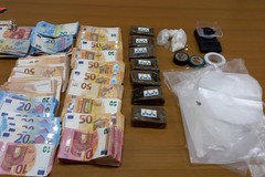 Nasconde 700 grammi di stupefacenti in casa, arrestato