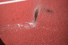 Danni alla pista di atletica per fumogeni e petardi