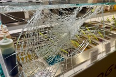 Rapina e violenta aggressione in yogurteria a colpi di martello