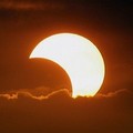 Domani mattina occhi puntati al cielo per l'eclissi parziale di sole
