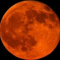 Stasera in cielo ci sarà la luna rossa