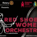 Esibizione dell’orchestra delle donne in “scarpe rosse”