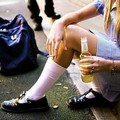 Sputano contro vetrine e bevono birra. Come educare gli adolescenti?