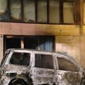 Fuoco in via Adda, distrutta una macchina