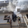 Incendio in un'abitazione in via Foscolo