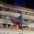 Tanta paura per un incendio in un palazzo in via Foscolo