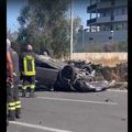 Incidente in via Cassano, auto si ribalta