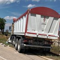 Scontro tra auto e camion, quattro morti