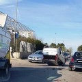 Auto si ribalta nella zona industriale