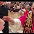 La piccola Fiorenza benedetta da Papa Leone XIV