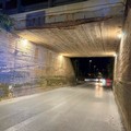 Caduta calcinacci, chiusa via Colletta all'altezza del ponte