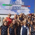 Pollici in su per la performance del coro della  "San Francesco d'Assisi " all'evento  "Tutti a scuola 2017 "