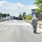 Si ribalta tir con solventi, chiuso un tratto su statale 96