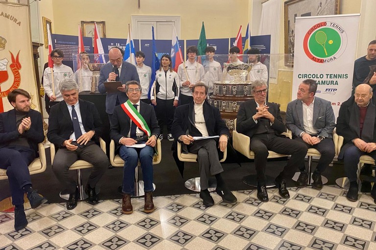 Tennis: esposte le Coppe