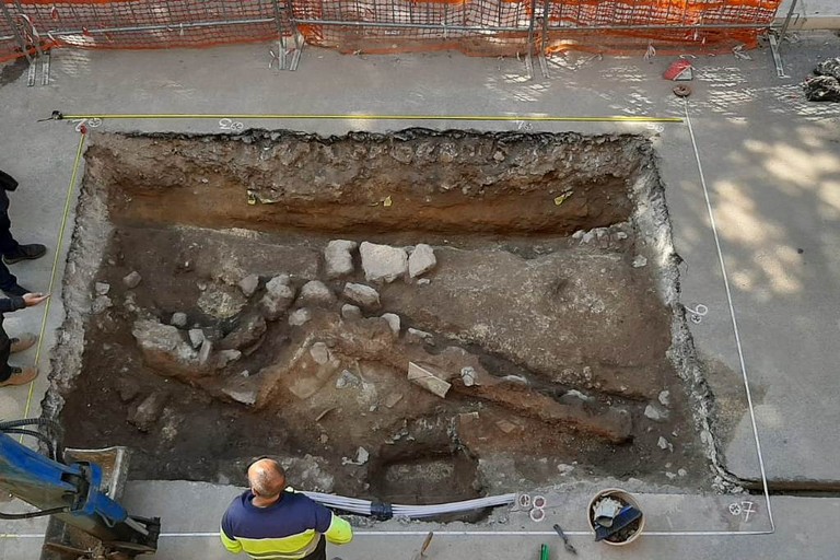 Si studia l'antica fornace scoperta durante uno scavo