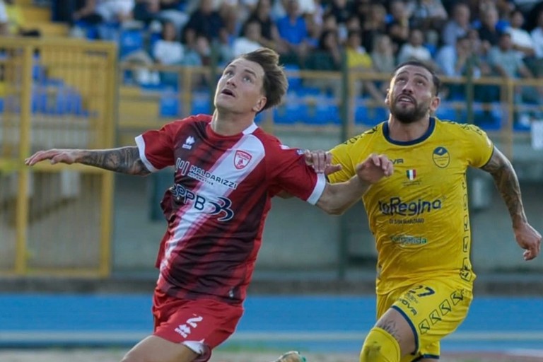 È notte fonda per l’Altamura, battuta 2-0 dalla Scafatese