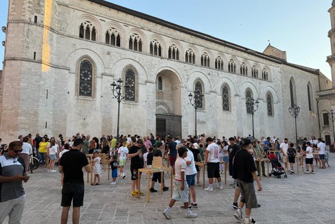 In piazza Duomo giochi per tutti, senza cellulari