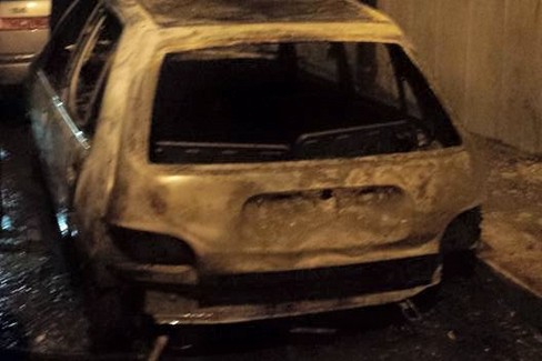 auto in fiamme