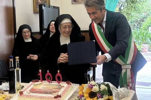 Auguri a suor Maria Gabriella: oggi 100 anni
