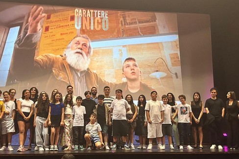 Dai banchi di scuola al cinema con il corto  "Carattere unico "