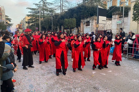 Carnevale: oggi la seconda sfilata di carri e gruppi mascherati