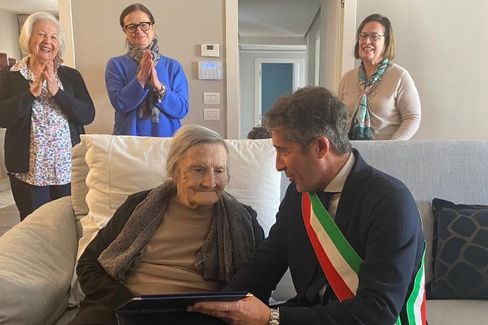 Una nuova centenaria: auguri alla signora Angela