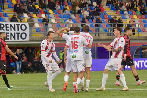 L’Altamura rimonta e batte il Sorrento 1-2