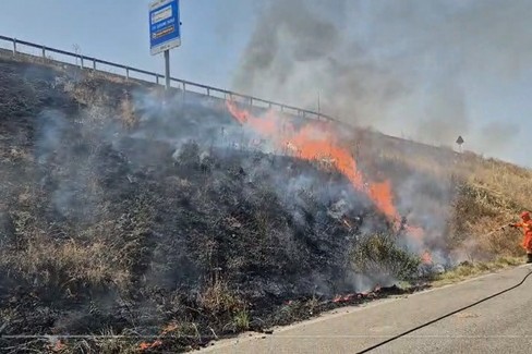 Giorni di fuochi, vari incendi nelle periferie