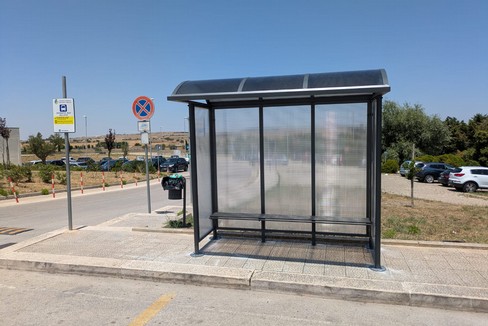 Associazioni donano una pensilina all'Ospedale della Murgia