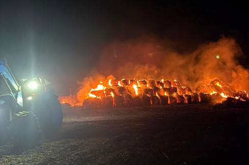  "Incendiato il nostro fieno ": la denuncia di due fratelli