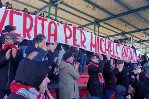 Striscione per Michele Rifino