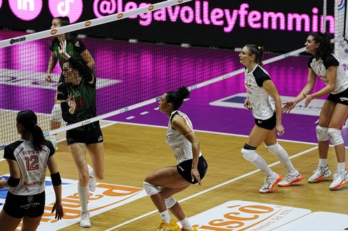 Volley A2: vittoria sofferta in casa, punti preziosi per la pool salvezza