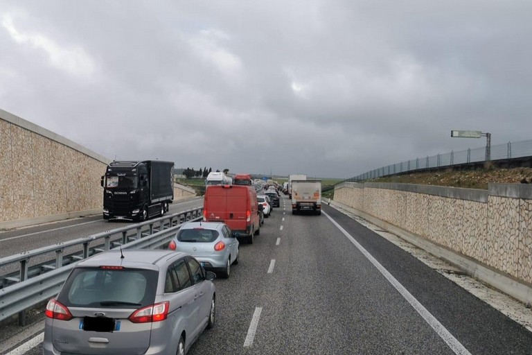 Corteo tir su statale 96