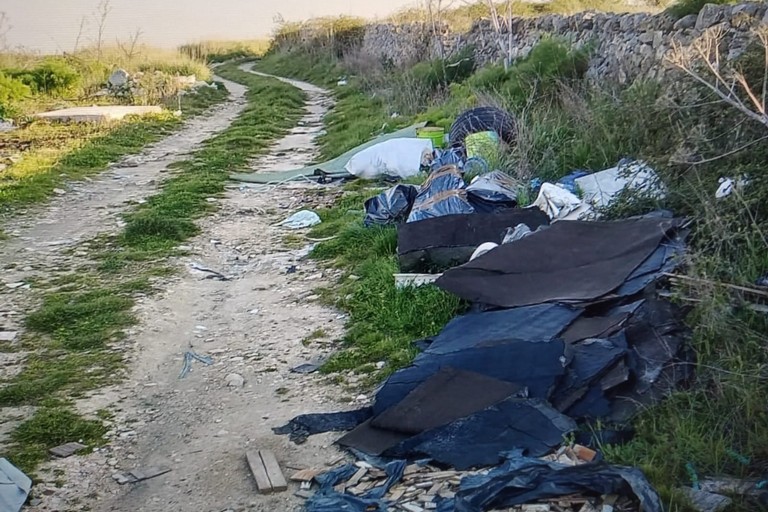 Abbandono dei rifiuti è una piaga in Puglia
